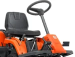 Husqvarna Frontmäher R 112C mit Mähdeck Combi 85 – Winterpaket mit Schneeschild, Gummileiste und Schneeketten – Modell 2023 - Bild 5