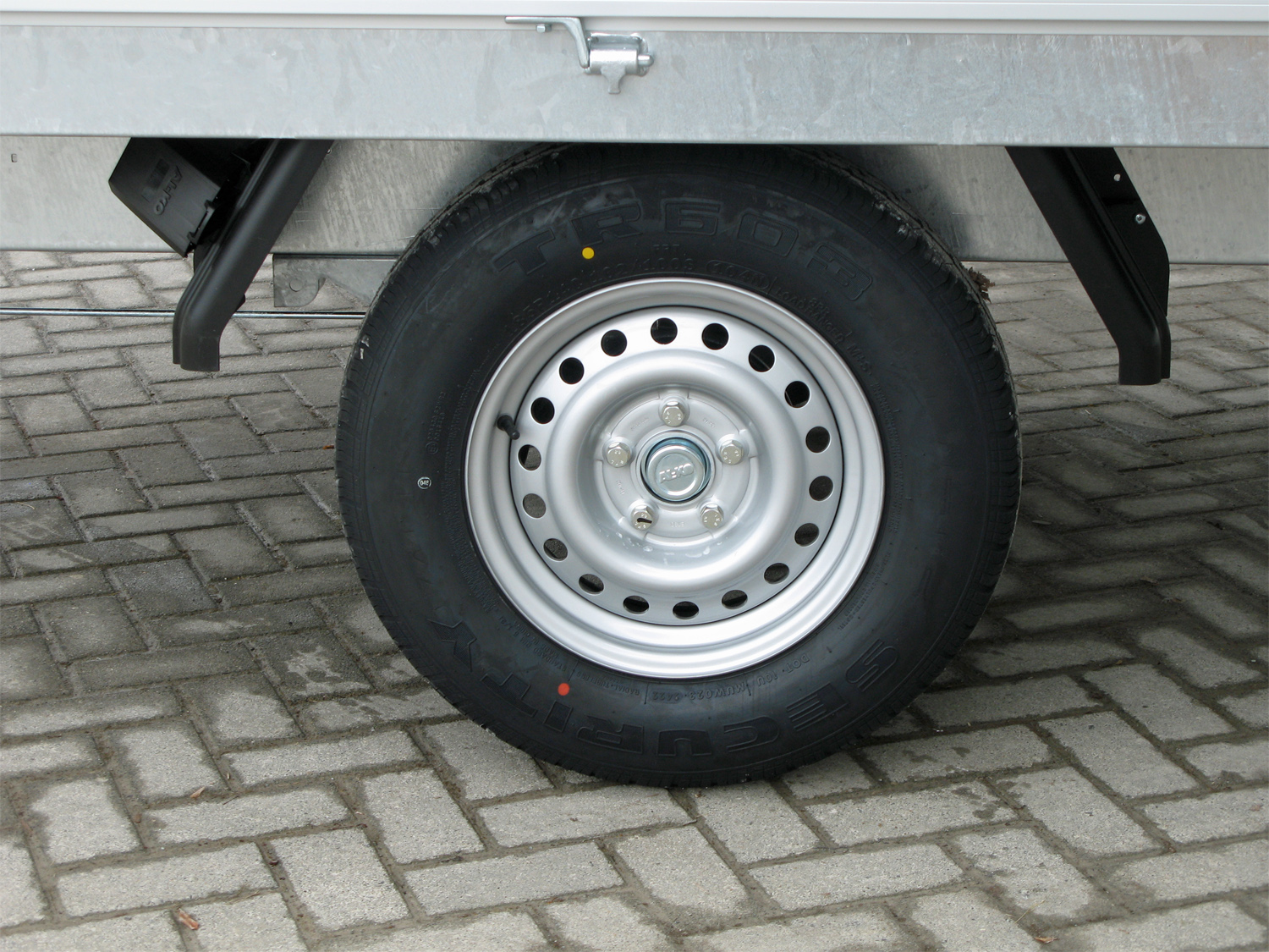 Hapert Azure H-1 – 1500 – 2600 x 1500 – Bereifung 185R14C - Bild 2