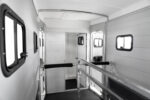 Humbaur Notos Xtra UP 2700 Begehbare Sattelkammer | Vielseitiges Raumkonzept - Bild 2