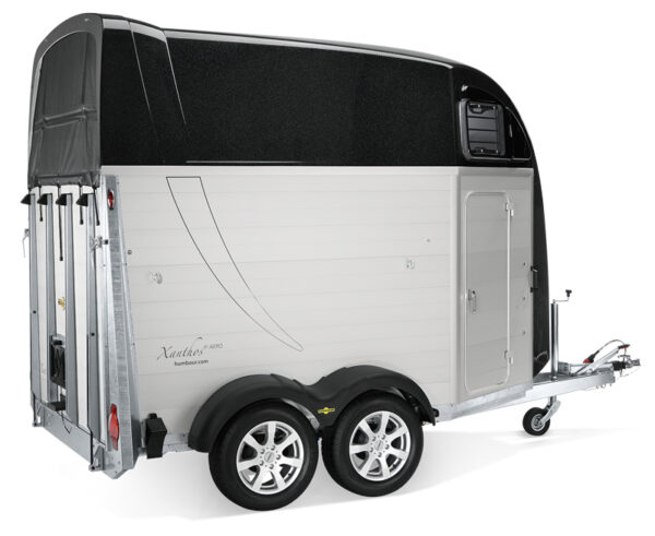 Humbaur Xanthos Aero 2700 S Aerodynamischer Bug | EquiDrive® PLUS S Fahrwerk