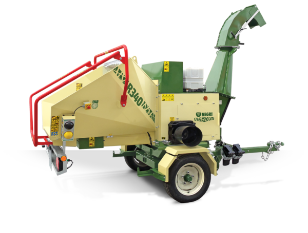 NEGRI Biohäcksler R340 / Diesel-Häcksler mit Straßenfahrwerk für Traktor